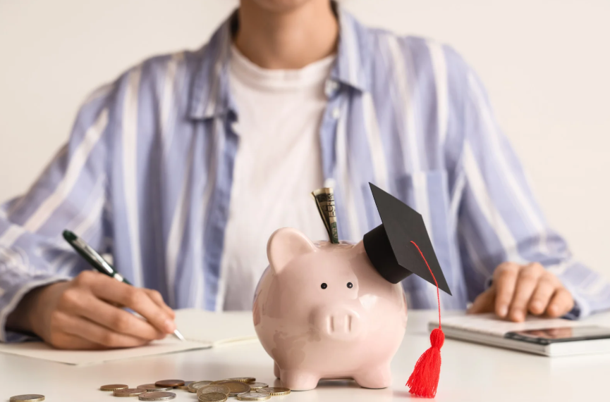student saving money to reduce the total cost of a degree using budgeting and financial planning