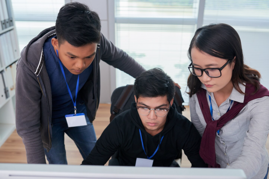 students collaborating during internships that turn into full-time job offers in professional setting
